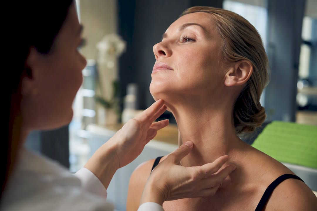 Neck line assessment in dermatology room